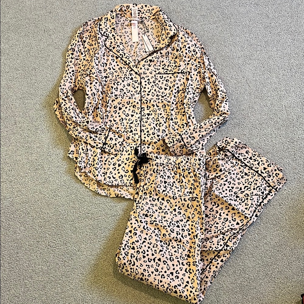 Victoria’s Secret Pajama Set
